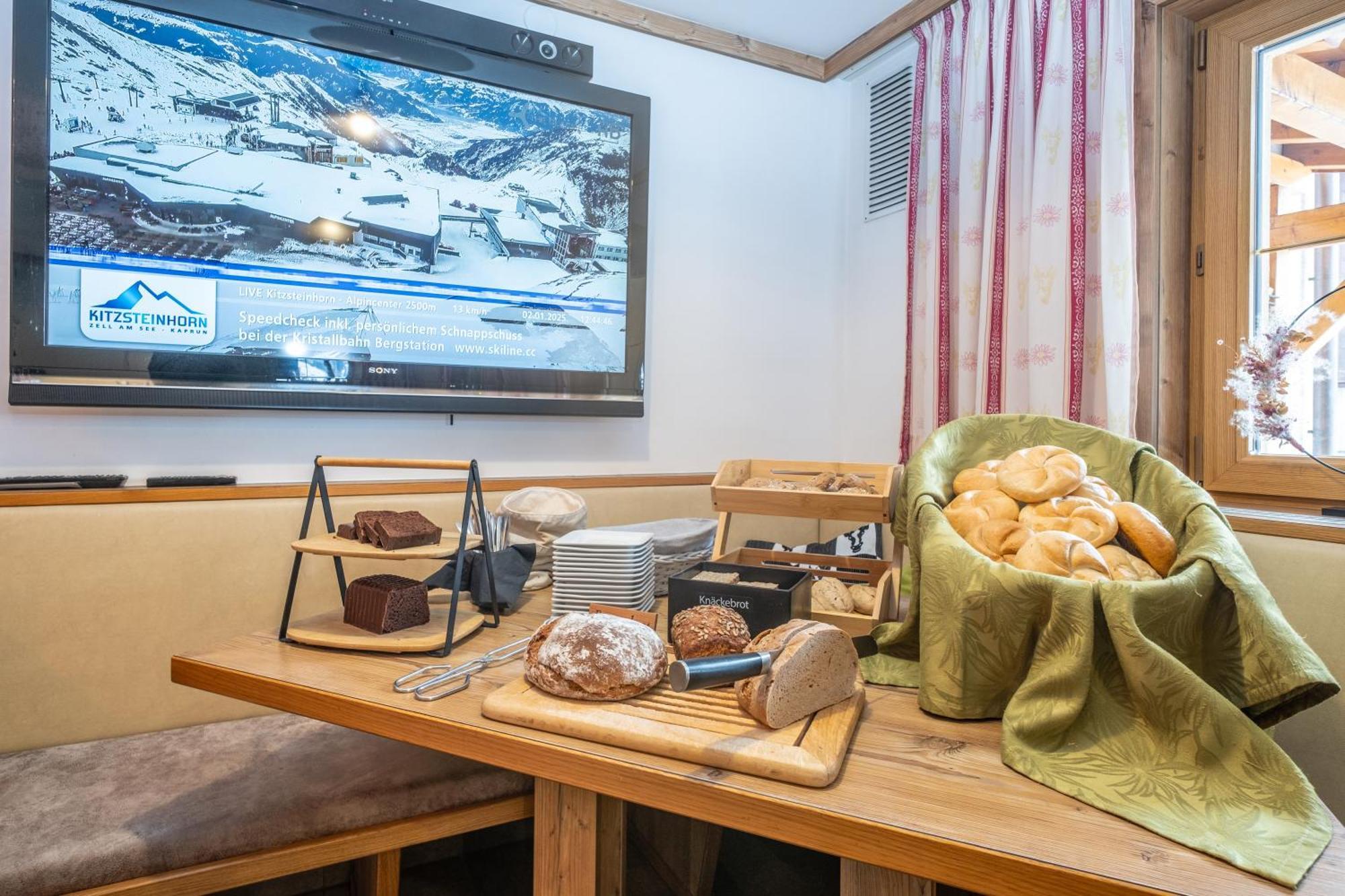 Panorama Hotel Guggenbichl - Inkl Sommerkarte, Einmaliger Eintritt Ins Tauern Spa & Bester Ausblick Ueber Kaprun Ngoại thất bức ảnh