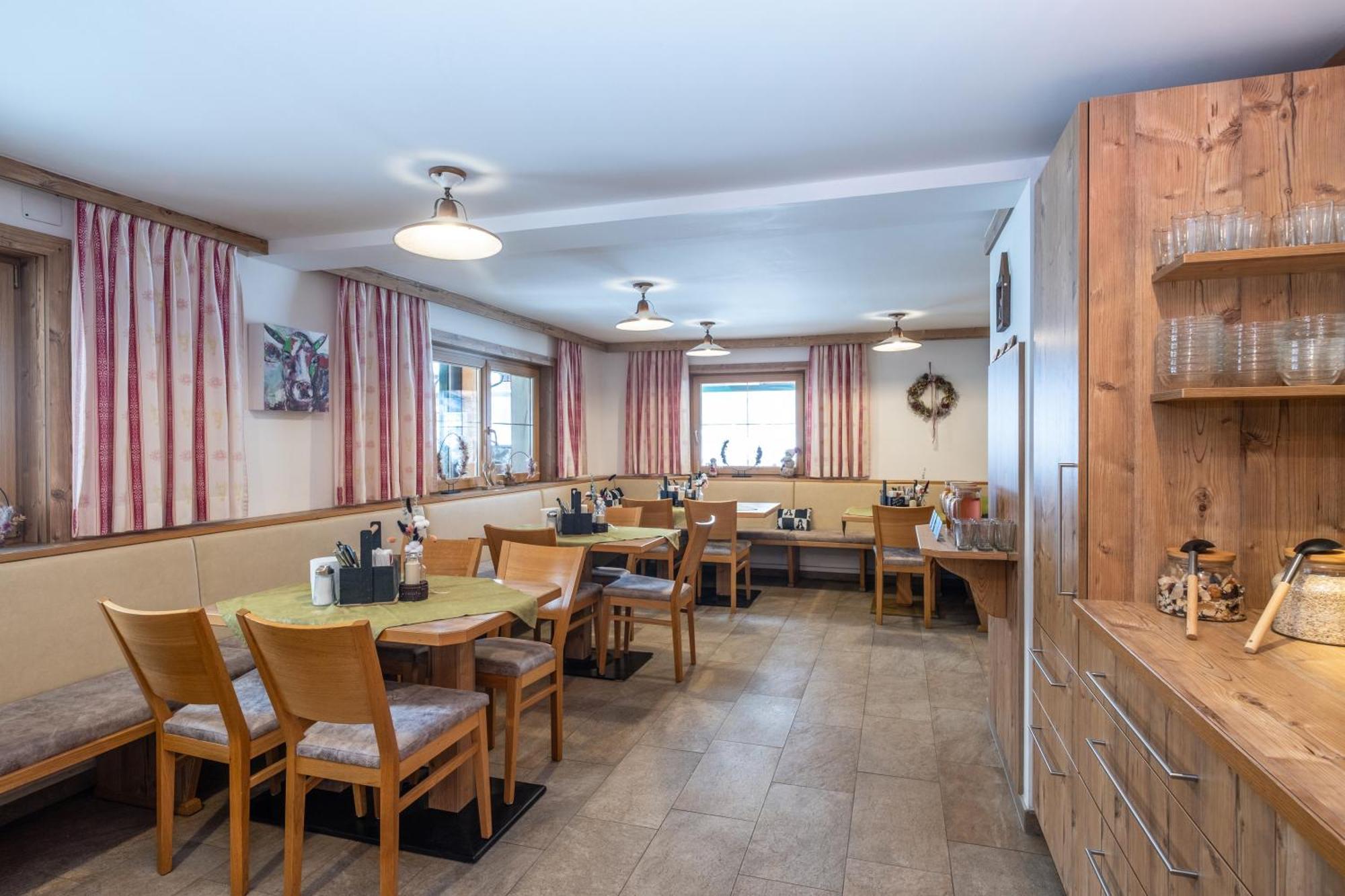 Panorama Hotel Guggenbichl - Inkl Sommerkarte, Einmaliger Eintritt Ins Tauern Spa & Bester Ausblick Ueber Kaprun Ngoại thất bức ảnh