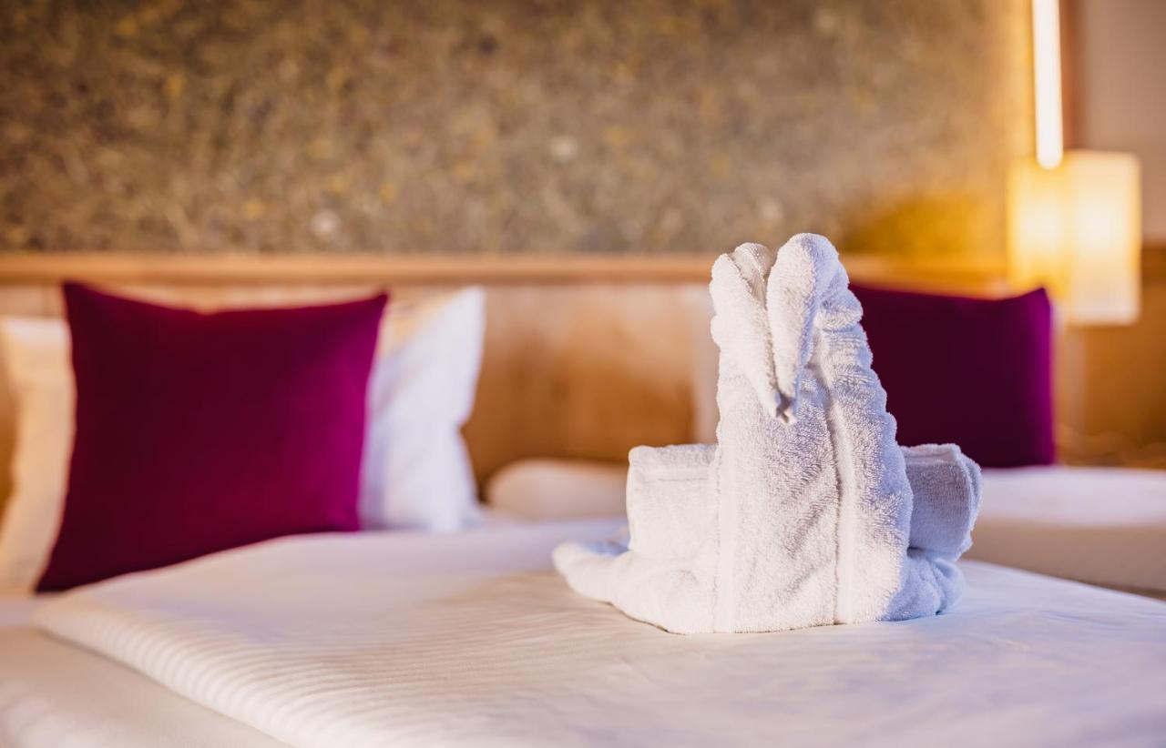 Panorama Hotel Guggenbichl - Inkl Sommerkarte, Einmaliger Eintritt Ins Tauern Spa & Bester Ausblick Ueber Kaprun Ngoại thất bức ảnh